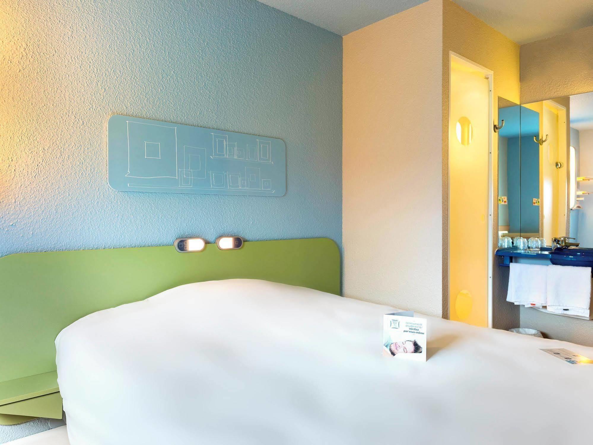Ibis Budget La Roche Sur Yon Vendespace Mouilleron-le-Captif Eksteriør bilde